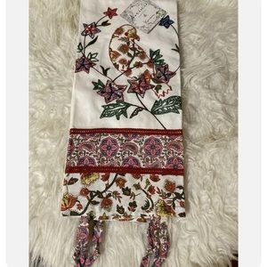 1-17 ARTISTIC ACCENTS KITCHEN TOWEL White Bird COTTON NWT Artsy Boho Embroidered